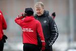 Åge Hareide i samtale med en af sine vigtigste angribere, Pione Sisto. Jens Dresling/POLFOTO