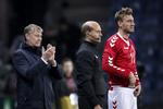 
Åge Hareide klappede for, da Bendtner skulle skiftes ind mod Panama. Bendtner har været med i seks kampe under Hareide, kun én som starter.   Fodboldlandskamp på Brøndby stadion: Danmark - Panama. Danmarks Landstræner Åge Hareide og Nicklas Bendtner.
   Jens Dresling/POLFOTO