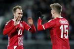 
Christian Eriksen (tv) spillede sig stærkt op efter en svag dansk start mod Chile. Eriksen blev udskiftet med Viktor Fischer i anden halvleg. Jens Dresling/POLFOTO