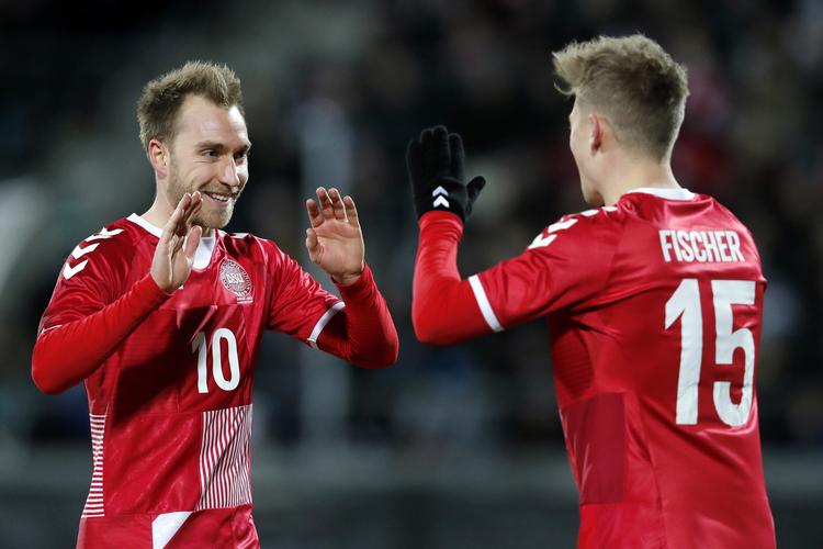 
Christian Eriksen (tv) spillede sig stærkt op efter en svag dansk start mod Chile. Eriksen blev udskiftet med Viktor Fischer i anden halvleg. Jens Dresling/POLFOTO