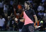 Denne fejring af succes er blevet leveret mange gange på ATP Touren i den seneste tid af Juan Martin del Potro, der præsterer noget af karrierens bedste tennis i en periode, hvor han tilsyneladende ikke har nogle problemer med sine ellers svage håndled.
   Wilfredo Lee/AP
