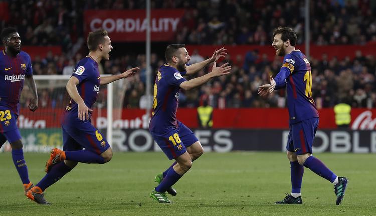 I 89. minut sikrede Lionel Messi (th.), at FC Barcelona fortsat er ubesejret i den spanske liga. Miguel Morenatti/AP