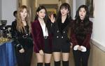 Popgrupperne bag søndagens koncert, herunder den populære pigegruppe Red Velvet, giver en koncert mere i Nordkorea på tirsdag. /AP