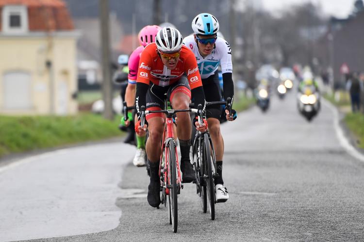 Mads Pedersen mens han endnu var i front for Flandern Rundt i udbruddet sammen med hollænderne Dylan Van Baarle og Sebastian Langeveld.
   Dirk Waem/Ritzau Scanpix