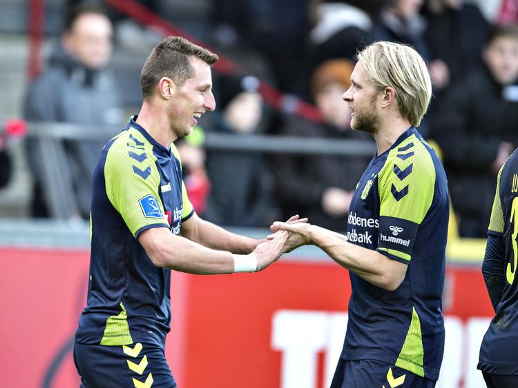 Brøndbys to første målscorere, Kamil Wilczek (tv.) pg Johan Larsson (th.) efter polakkens 2-0-mål. Henning Bagger/Ritzau Scanpix