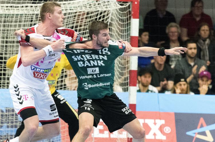 Skjern imponerede stort ved at slå den ungarske storklub Veszprem i Champions League - den vestjyske klub er en af de idrætsklubber i Danmark, der nyder godt at det største kommunale sponsorat. John Randeris/Ritzau Scanpix
