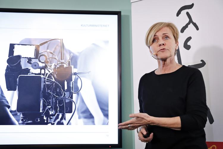 EU's tilbagemeldinger om muligheden for at holde en kommende investor fri af en eventuel kommende milliardregning for ulovlig statsstøtte har intet at gøre med, at regeringen kun vælger at sætte 40 procent af TV 2 til salg, siger kulturminister Mette Bock (LA)
   Jens Dresling/POLFOTO