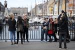 Nu går våren gennem Nyhavn...
   Jens Dresling/POLFOTO