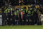 Brøndby-spillernes jubel var, naturligvis, enorm, efter at Christian Nørgaard få minutter før tid havde sparket 1-0-bolden ind i pokalkvartfinalen mod SønderjyskE i Haderslev

   Claus Fisker/Ritzau Scanpix