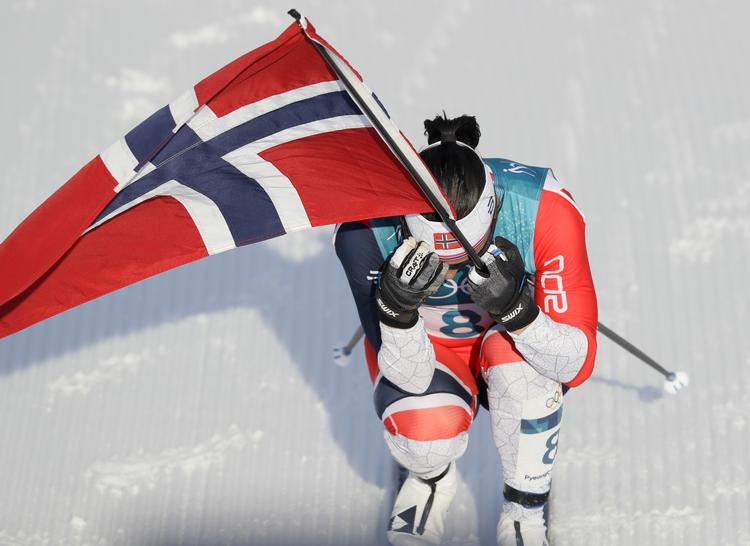 I en alder af 37 år satte Marit Bjørgen et gyldent punktum for sin OL-deltagelse. Nu, få måneder senere og fyldt 38, indstiller hun karrieren. Foto: AP/Kirsty Wigglesworth.
   Kirsty Wigglesworth/AP