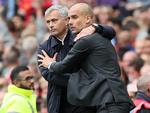 De to Manchester-klubbers trænere, Jose Mourinho (tv.) fra United og Pep Guardiola fra City, repræsenterer to vidt forskellige syn på, hvordan man skal spille fodbold. 
    Martin Rickett/AP