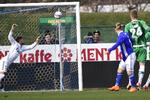 Jeppe Kjær følger bolden på vej i mål til 1-0.  Tariq Mikkel Khan/Ritzau Scanpix