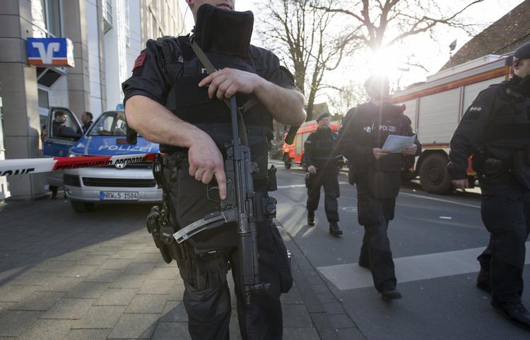 Politiet er massivt til stede i den tyske by Münster. Friso Gentsch/AP