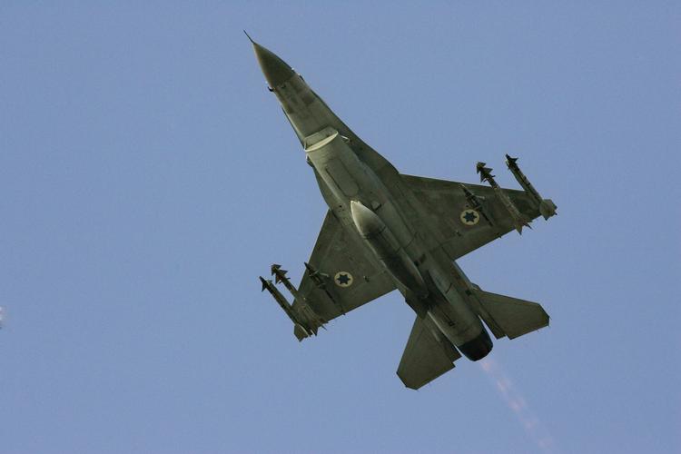 Det var israelske kampfly, der gennemførte et missilangreb mod en syrisk luftbase, meddeler Rusland. Arkivfoto. Ariel Schalit/AP