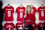 DBU’s Governance- og Udviklingskomité, Helle Thorning-Schmidt og formanden for unionen, Jesper Møller, mener, at tiden er ved at være moden til kvindekvoter i dansk fodbold.


   Martin Lehmann/POLFOTO