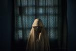 14-årige Aisha er en af de piger, det lykkedes at slippe væk fra Boko Haram. Her er hun fotograferet af Adam Ferguson, fotograf for The New York Times.

   Adam Ferguson/Photo by Adam Ferguson for The New York Times