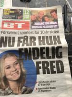 Sådan ser den falske avisforside ud. Skuespilleren på billedet lever heldigvis i bedste velgående.  