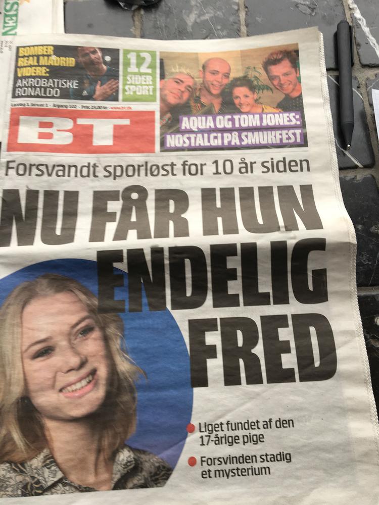 Sådan ser den falske avisforside ud. Skuespilleren på billedet lever heldigvis i bedste velgående.  