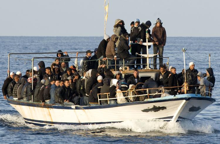 'Generalen' anses for at være en af de mere aktive menneskesmuglere bag strømmen over Middelhavet for et par år siden. Nu tvivler flere medier på, at italiensk politi fik fat i den rette, da han blev meldt anholdt. Arkivfoto. Antonello Nusca/AP
