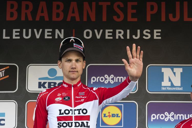 En yderst afdæmpet Tim Wellens på podiet efter sin flotte sejr i Brabantse Pijl.

   Geert Vanden Wijngaert/AP