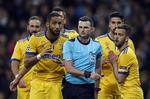»Hvis man ikke har personligheden og modet, så burde man stå på tribunen sammen med sin kone og drikke en Sprite«, lyder det fra Juventus' målmand, Gianluigi Buffon efter det straffespark, som den britiske dommer, Michael Oliver, dømte.  Paul White/AP