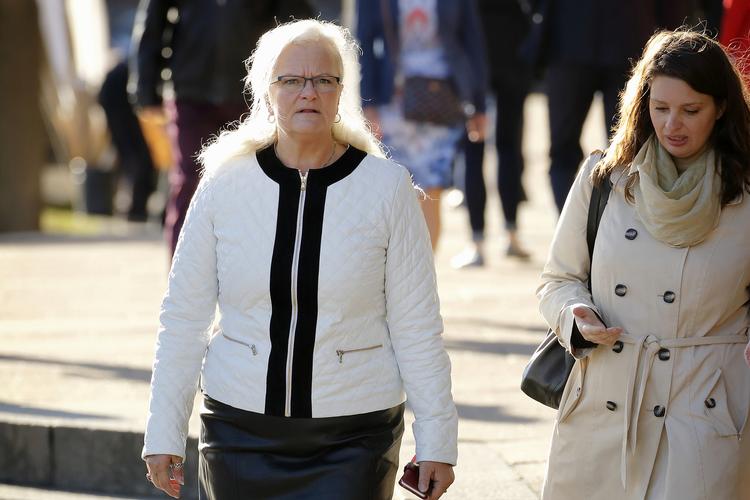 Fire ud af fem indbudte eksperter mener, at mobilstråling er skadeligt. Det har mødt kritik, da det ikke afspejler den generelle opfattelse blandt fagfolk. Formand for sundhedsudvalget Liselott Blixt (tv.) ser problemet, men mener ikke, at det vil forvrænge debatten. Jens Dresling/POLFOTO