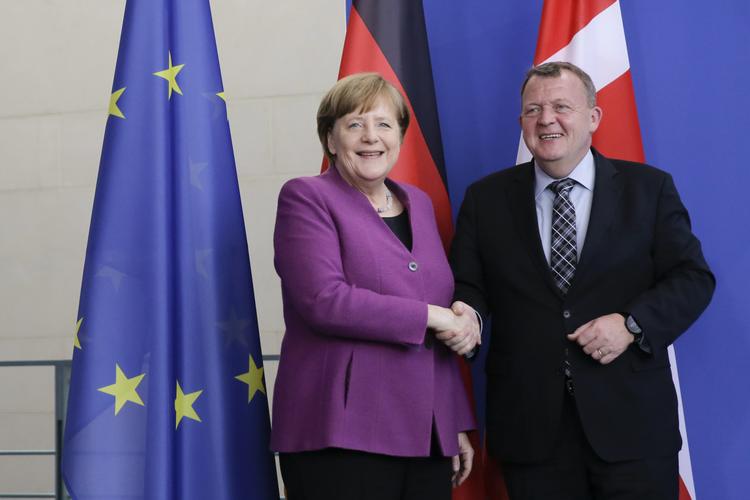 Lars Løkke Rasmussen mødtes onsdag med Angela Merkel i Berlin.   Markus Schreiber/AP