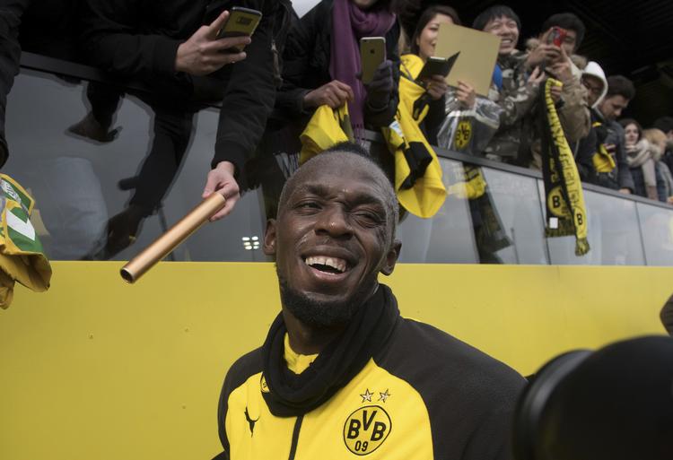 Jamaicas tidligere sprinter Usain Bolt skal tilbage til Dortmund, hvorfra han fik et godt feedback på sin første prøvetræning i bundesligaklubben. Bernd Thissen/AP