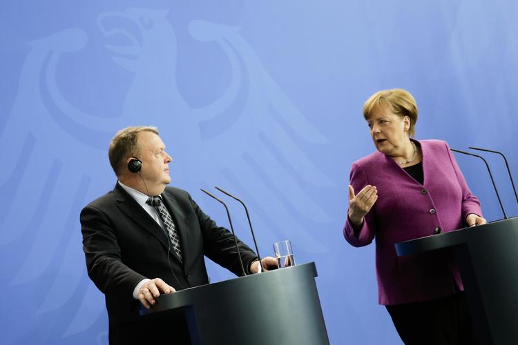 Lars Løkke Rasmussen var på besøg hos Angela Merkel for at drøfte EU-kursen.  Markus Schreiber/AP