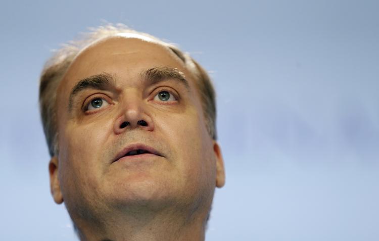 Alt ansvar hviler på Washington, London og Paris«, siger Anatolij Antonov Wong Maye-e/AP