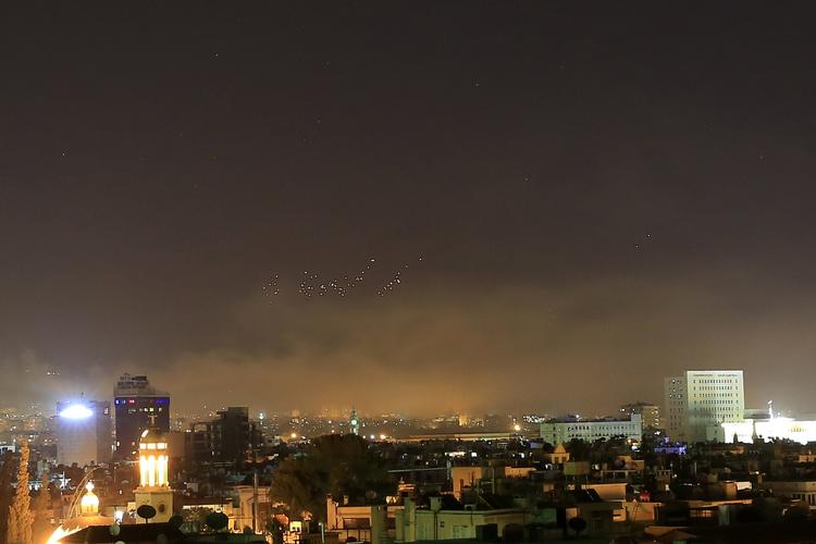 Natten til lørdag angreb USA, Storbritannien og Frankrig det syriske regime som svar på forrige weekends giftgasangreb i det oprørskontrollerede Douma.  Hassan Ammar/AP