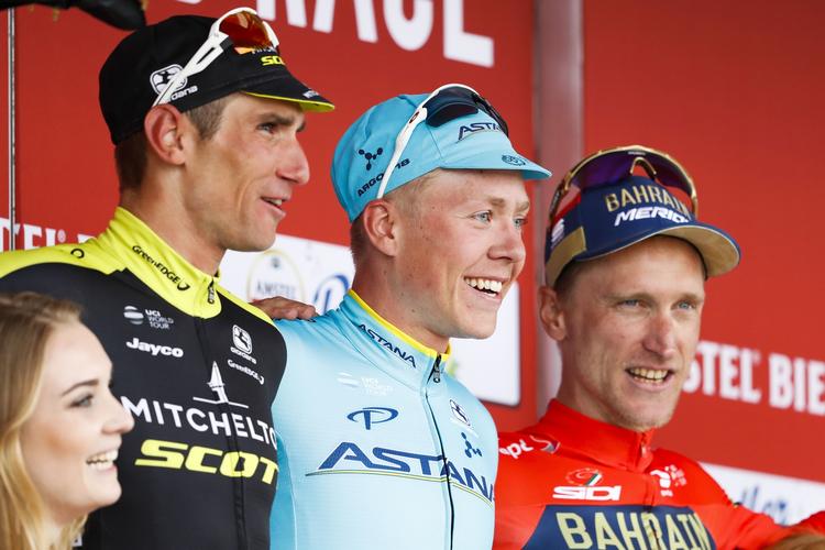 Michael Valgren omgivet af Enrico Gasparotto og Romas Kreuziger på podiet.  Marcel Van Hoorn/Ritzau Scanpix