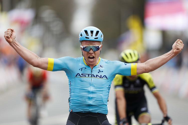 Michael Valgren skriger sin glæde ud over sejren i Amstel Gold Race.
   Marcel Van Hoorn/Ritzau Scanpix