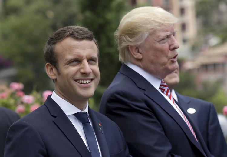 USA's præsident Donald Trump og hans franske kollega Emmanuel Macron stod i weekenden sammen om at angribe Syrien. Men nu strides de om det fortsatte engagement i Syrien. Luca Bruno/AP