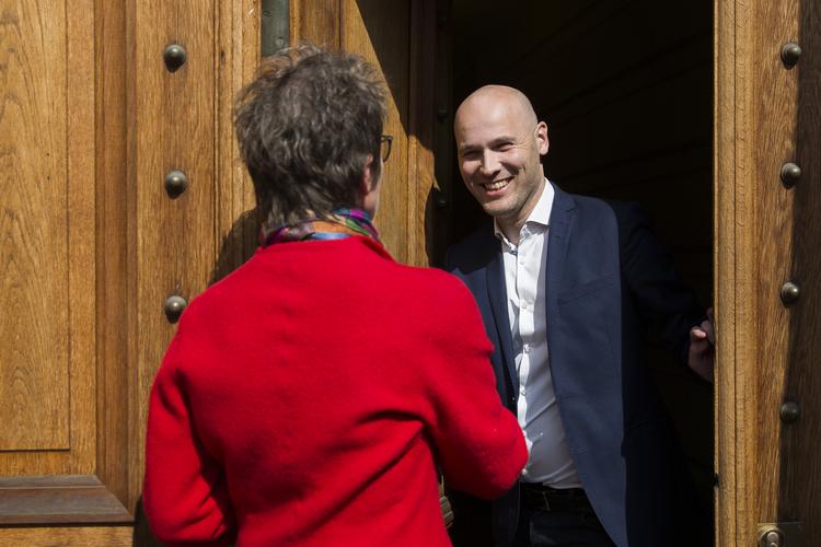 Regionernes chefforhandler, Anders Kühnau, fotograferet i Forligsinstitutionen i torsdag, hvor han tager imod sin modpart, Dansk Sygeplejeråds formand,  Grethe Christensen Ólafur Steinar Gestsson/Ritzau Scanpix