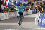 For anden dag i træk var der stor Astana-jubel på den internationale cykelscene. Her er det spanieren Pelle Bilbao, der slår til i Tour of the Alps. Foto: Bettiniphoto. 