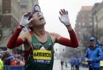 Yuki Kawauchi i lykkeland efter at have krydset stregen i Boston. Det er den 31-årige løbers første sejr i et af de helt store internationale løb.
    
   Elise Amendola/AP