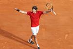 Græske Stefanos Tsitsipas fejrer sin uventede sejr i 1. runde af Monte Carlo Masters.
   Valery Hache/Ritzau Scanpix