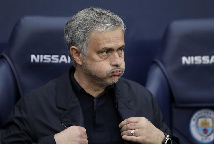 Kritikken falder med jævne mellemrum ned over José Mourinho, men Manchester Uniteds manager er begyndt at sende den videre i systemet i retning af sine spillere. Matt Dunham/AP