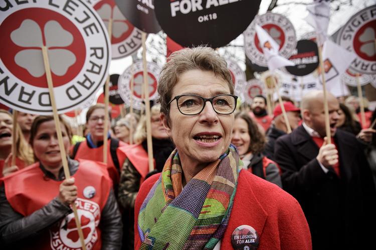 Formand for Dansk Sygeplejeråd Grethe Christensen ankommer til Forligsinstitutionen. Forhandlere på det statslige, kommunale, og regionale område er indkaldt til slutspillet om at lande nye overenskomster på det offentlige område. Miriam Dalsgaard/POLFOTO