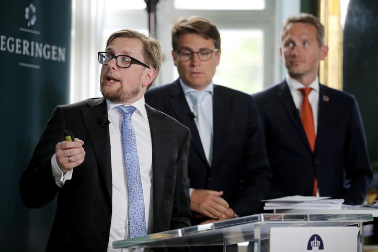 Simon Emil Ammitzbøll-Bille  (tv) har kastet håndklædet i ringen og erkender, at der ikke kommer nogen reform af udligningsordningen mellem kommunerne. Jens Dresling/POLFOTO