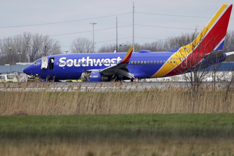 Southwest Airlines-flyet  måtte nødlande i Philadelphia i Pennsylvania, USA. David Maialetti/AP