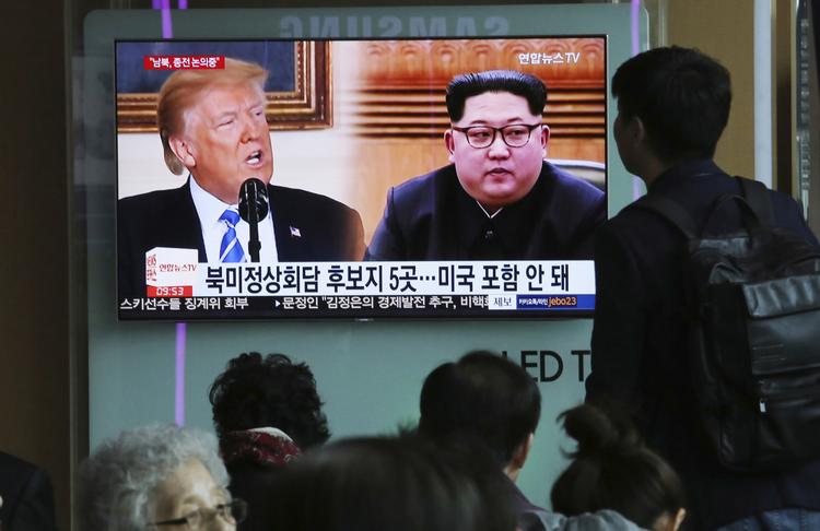 Den amerikanske præsident, Donald Trump, ser optimistisk på muligheden for et topmøde med Nordkoreas leder, Kim Jong-un, og regner med et topmøde i maj eller juni.  Ahn Young-joon/AP