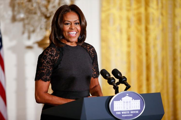 Michelle Obama var så populær i Det Hvide Hus, at hun flere gange er blevet opfordret til at stille op som præsidentkandidat. Hun har afvist opfordringerne.
 Andrew Harnik/AP