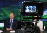 Her besøger den russiske præsident Vladimir Putin tv-stationen RT. Is Bj**lon**/AP