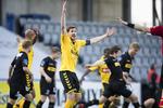 Horsens-anfører Mathias Nielsen  appellerer for Nordsjællandsk hånd på bolden og dermed straffespark i starten af Alka Superliga-kampen mellem AC Horsens og FC Nordsjælland på Casa Arena.
   Frank Cilius/Ritzau Scanpix