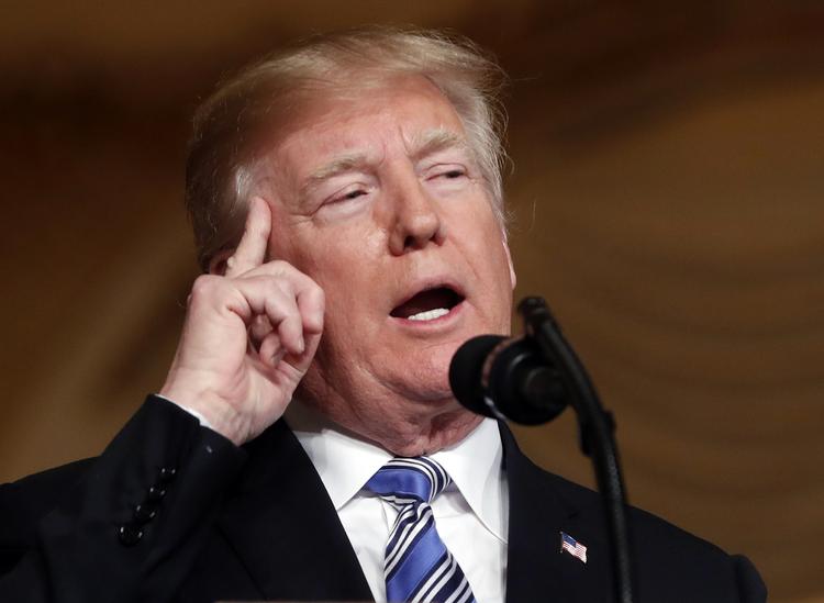 Den amerikanske præsident, Donald Trump, forsøger efter først at have rost Nordkorea nu at lægge nyt pres på landet forud for det planlagte topmøde til maj eller juni. Pablo Martinez Monsivais/AP