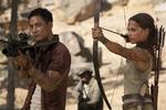 Amerikanske biografgængere kan med MoviePass-tjenesten se 'Tomb Raider' og andre blockbusters for en 50'er om måneden. Men det bekymrer mange i branchen, der frygter, at biografgængerne vænner sig til kunstigt billige billetter.  Ilze Kitshoff/AP