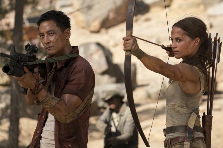 Amerikanske biografgængere kan med MoviePass-tjenesten se 'Tomb Raider' og andre blockbusters for en 50'er om måneden. Men det bekymrer mange i branchen, der frygter, at biografgængerne vænner sig til kunstigt billige billetter.  Ilze Kitshoff/AP