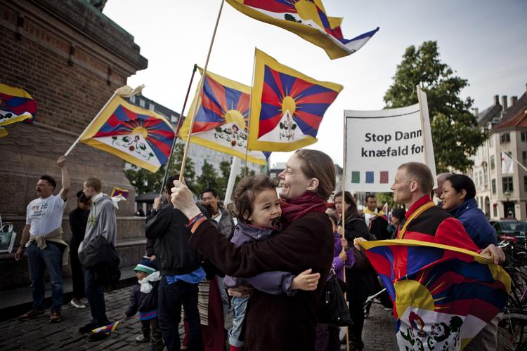 Demonstration mod Kinas menneskerettighedsovertrædelser over for Tibet, Free Tibet, på Højbro Plads i København fredag d. 15. juni 2012. Udover de berygtede slettede mails hos politiet så fik Tibetkommissionen, der skulle undersøge sagen, heller aldrig adgang til mail-konti hos en ministre og embedsmænds mail-konti. Chancen for, at de kan genskabes er minimal. Dennis Lehmann/Ritzau Scanpix